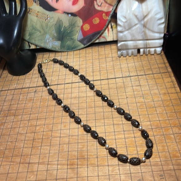 Unique Beads Costume Pearl 24”L Necklace Gold Tone Decorative Clasp EVC - Picture 5 of 10